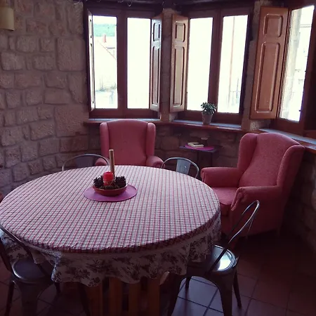 Rural Del Medico Penzion Regumiel de la Sierra